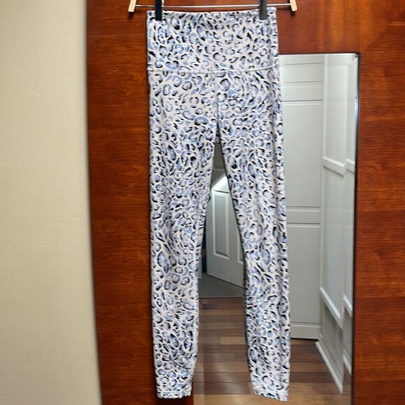 VarleyāLeopardāPrintĀ Leggingsā - Picture 2 of 5